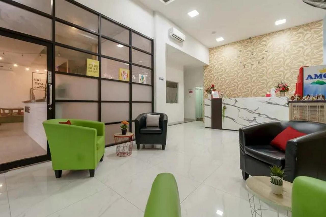 Reddoorz Plus @ Cemara Asri Medan Exterior foto